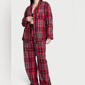 Victoria's Secret Super Soft & Cozy, Plaid Flannel Pajama Set. Top & Bottom. Lrg